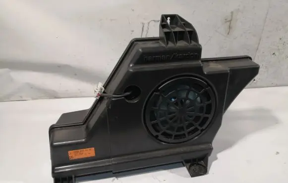 Mercedes-Benz C W204 Parcel shelf speaker A2048202502