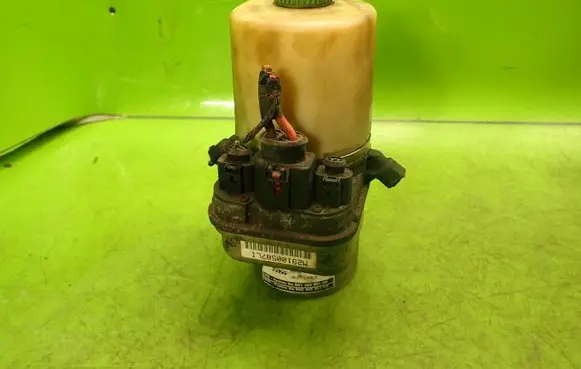 Skoda Fabia Mk2 (5J) Power steering pump 6R0423156B