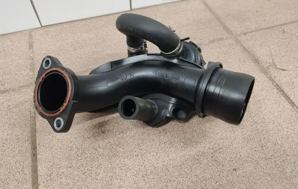 Nissan Note (E11) Breather/breather pipe/hose 8200323338