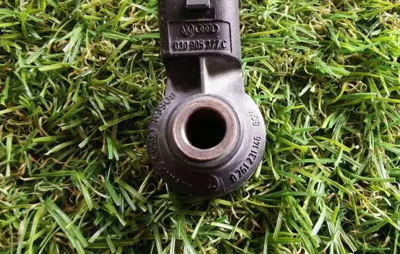 Volkswagen Golf V Detonation knock sensor 030905377C
