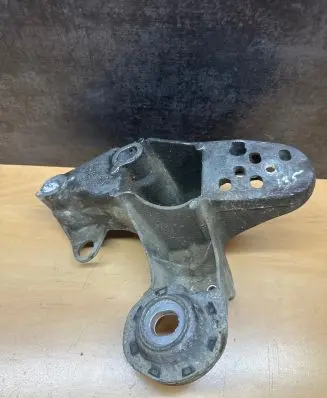 Audi A4 S4 B5 8D Engine mounting bracket 4B0199351