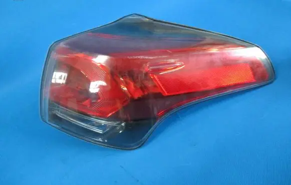 Toyota RAV 4 (XA40) Rear/tail lights