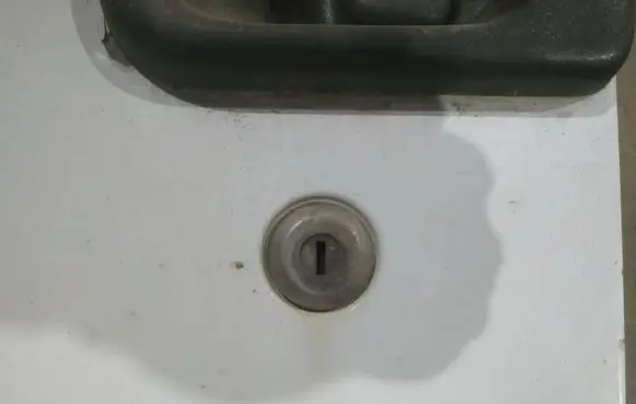 Opel Movano A Front door lock (next to the handle) 