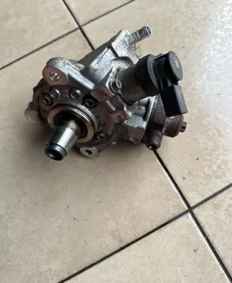 BMW X3 F25 Fuel injection high pressure pump 7810696