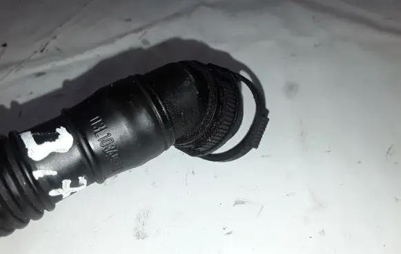 Volkswagen PASSAT B7 Breather hose/pipe 03L103493AE
