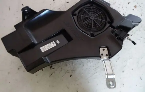 Audi A3 S3 A3 Sportback 8P Subwoofer speaker 8P4035382C