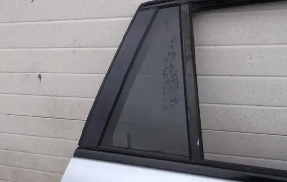 Mercedes-Benz R W251 Side middle window/glass 