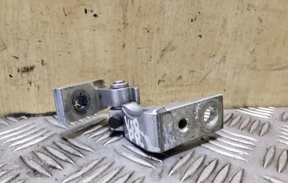 Seat Exeo (3R) Front door upper hinge