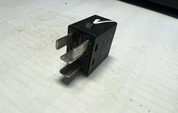 Volvo S40, V40 Other relay MB953382 A1001X7