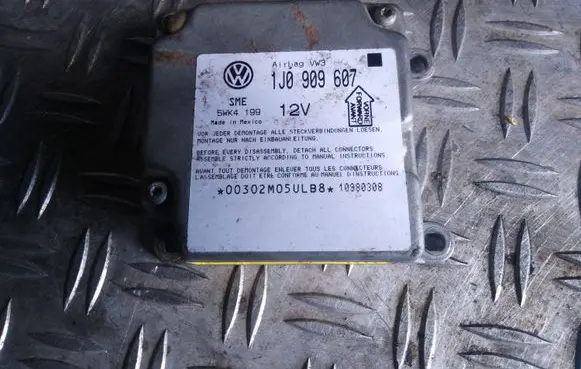 Volkswagen PASSAT B5 Airbag control unit/module 1J0909607 5WK4199