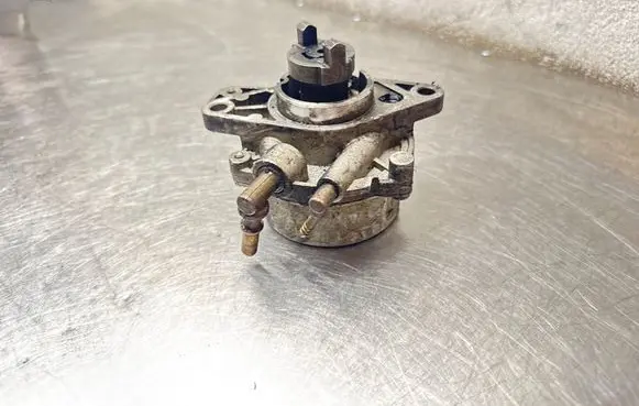 Opel Corsa D Vacuum pump 55193232 72902403 077126702