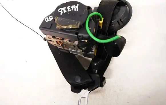 Rear seatbelt