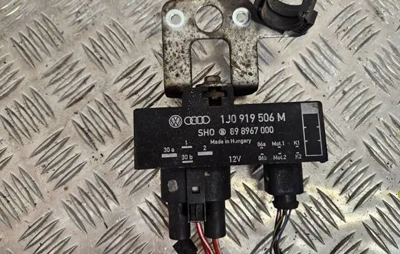 Skoda Fabia Mk1 (6Y) Coolant fan relay 1J0919506M 898967000