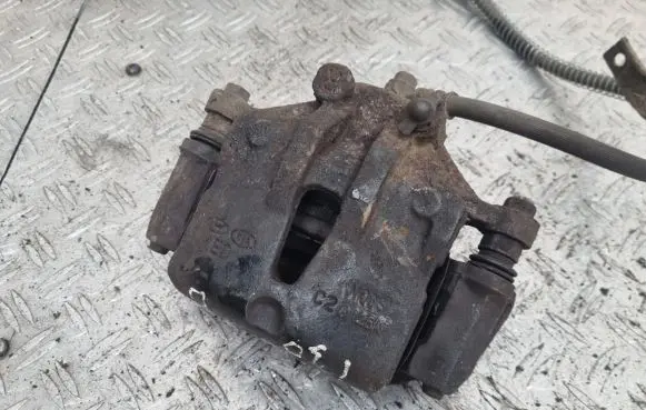 Hyundai i30 Front brake caliper