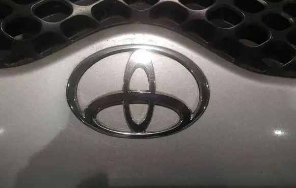Toyota Yaris Manufacturer badge logo/emblem 