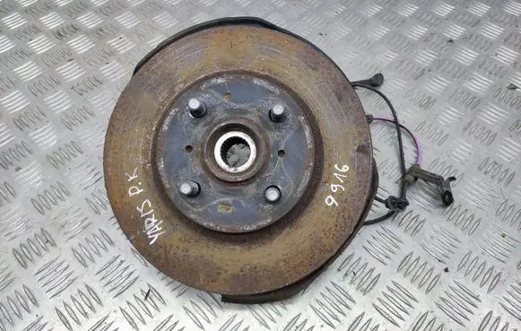 Toyota Yaris Front wheel hub