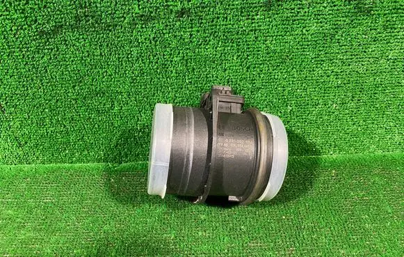 Skoda Octavia Mk2 (1Z) Mass air flow meter 03L906461A