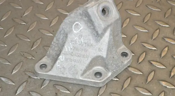 BMW 6 F12 F13 Engine mounting bracket 6775904