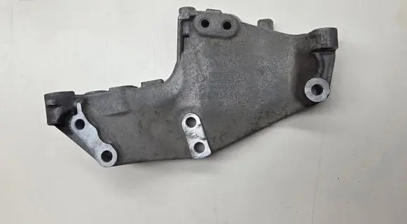 Renault Trafic II (X83) Engine mounting bracket 8200399938