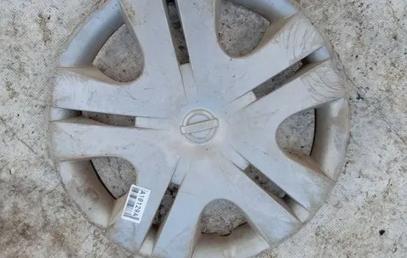 Nissan Pixo R14 wheel hub/cap/trim 