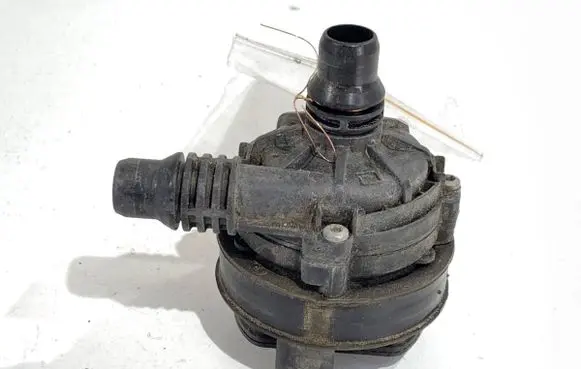 Mercedes-Benz Sprinter W907 W910 Oil filter mounting bracket A0005006300