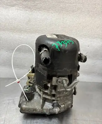 Citroen C4 I Picasso Power steering pump 9673173780