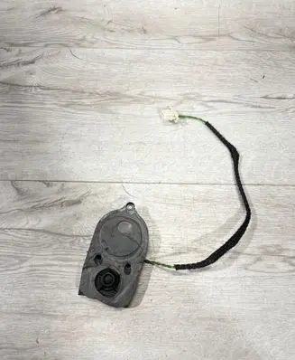Front door high frequency speaker