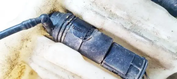 BMW 5 E39 Windscreen/windshield washer pump