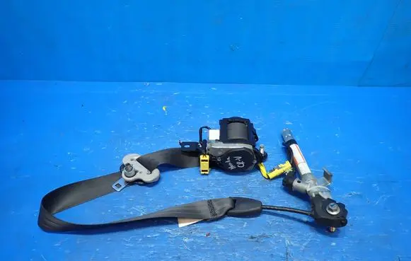 Honda CR-V Front seatbelt