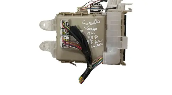 Toyota Verso Fuse module 827300F051C