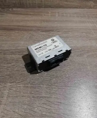 Audi A6 S6 C4 4A Alarm control unit/module 4A0951173