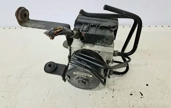 Volvo V50 ABS Pump 30793903 30793901