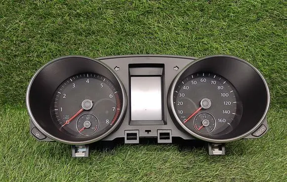 Volkswagen Golf VI Speedometer (instrument cluster) 5K0920961
