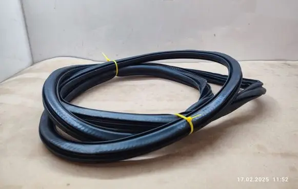 Audi A6 Allroad C7 Front door rubber seal 
