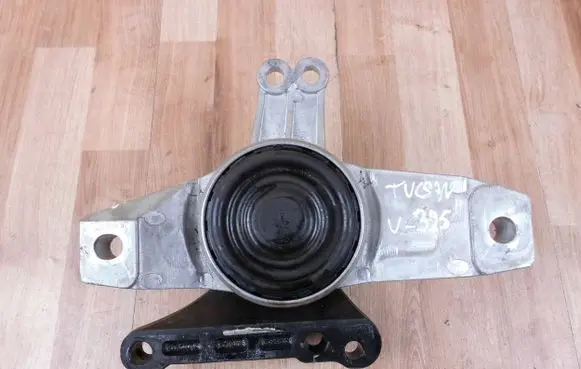 Hyundai Tucson IV NX4 Engine mount bracket 21810N9510