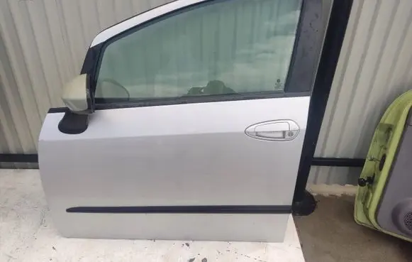Fiat Punto (199) Front door LEWY