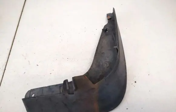 Volkswagen Jetta V Rear mudguard 1km075111