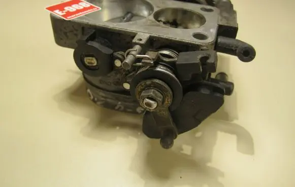 Volkswagen PASSAT B4 Throttle valve 037061S