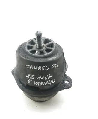 Volkswagen Touareg I Engine mount bracket 7L6199131C