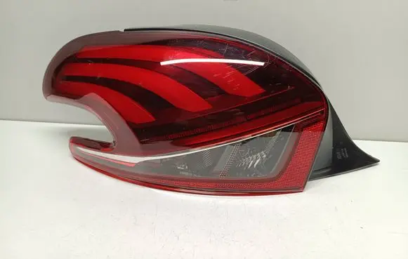 Peugeot 208 I Rear/tail lights 98256212