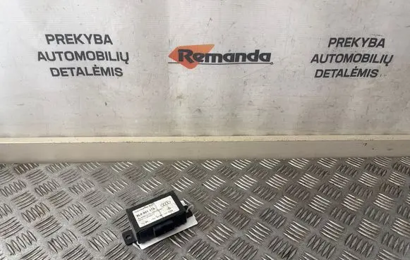 Audi A8 S8 D2 4D Alarm control unit/module 8L0951173