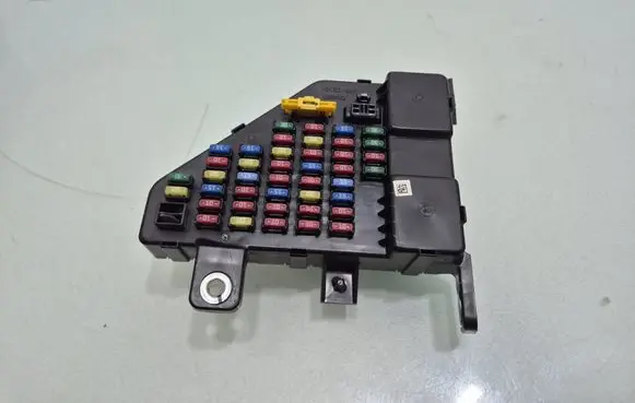 Hyundai Tucson JM Fuse module 911102E001
