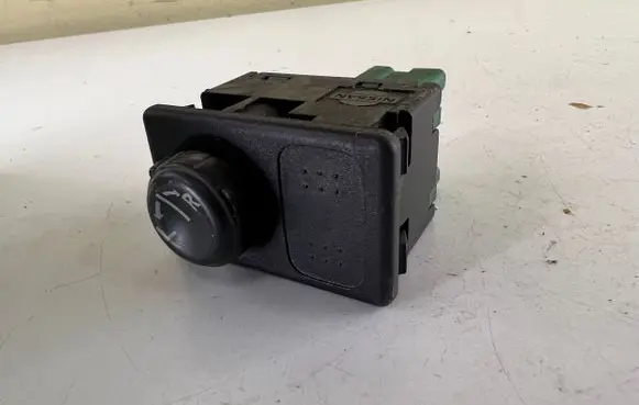 Nissan Primera Wing mirror switch