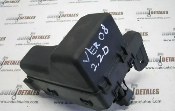 Toyota Corolla Verso AR10 Relay mounting block 