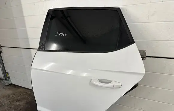 Seat Leon (5F) Rear door