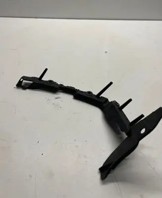 Chevrolet Camaro Front bumper mounting bracket 92243311