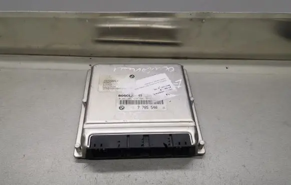 BMW 5 E39 Engine control unit/module 7785540 0281001830