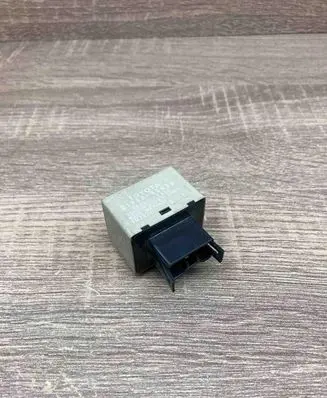 Toyota RAV 4 (XA20) Other relay 8198050030 0665004650