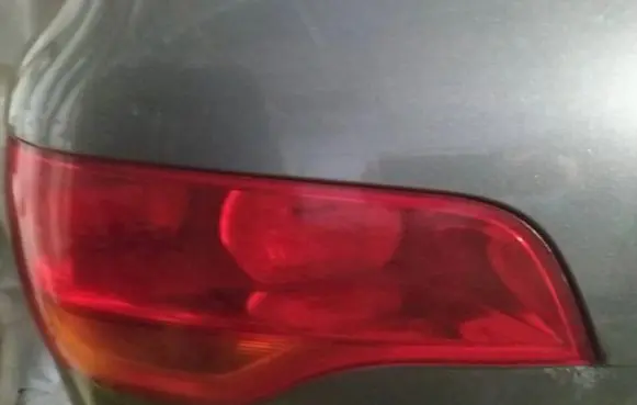 Tailgate rear/tail lights
