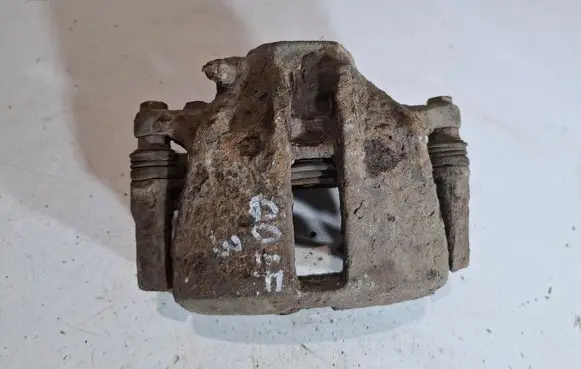 Volkswagen Golf III Front brake caliper
